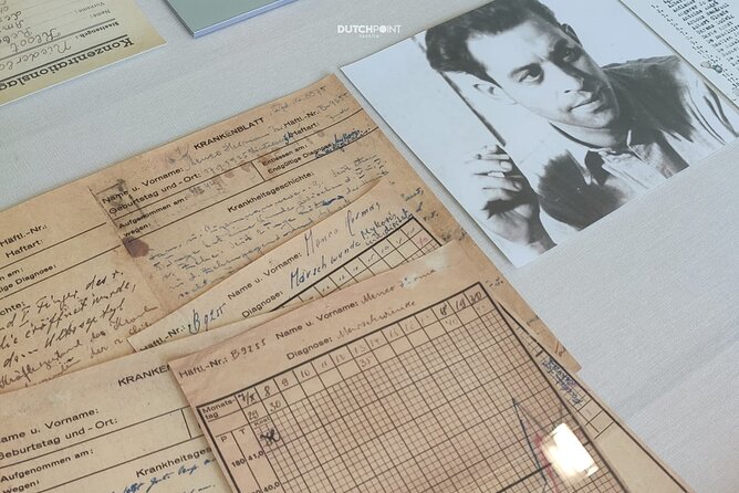 from Kraków: Auschwitz excursion with guaranteed Dutch guide - The Judenrampe: following the route of deportation