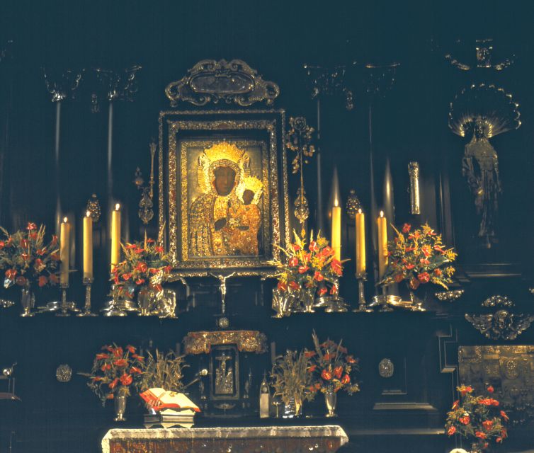 From Krakow: Częstochowa "Black Madonna" Day Tour - Entering the Pauline Monastery at Jasna Góra