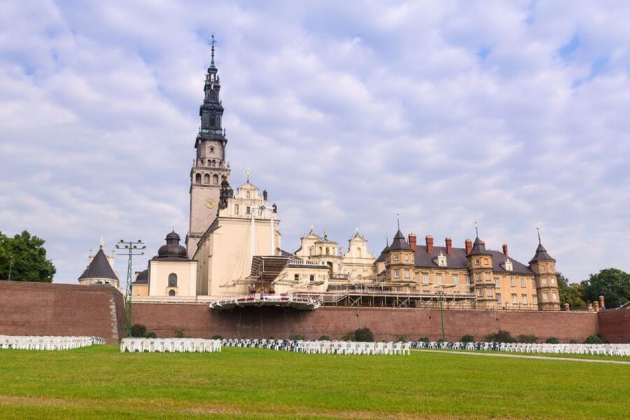 From Kraków: Częstochowa & Łagiewniki Pilgrim Sites Tour - Częstochowa and the Black Madonna painting
