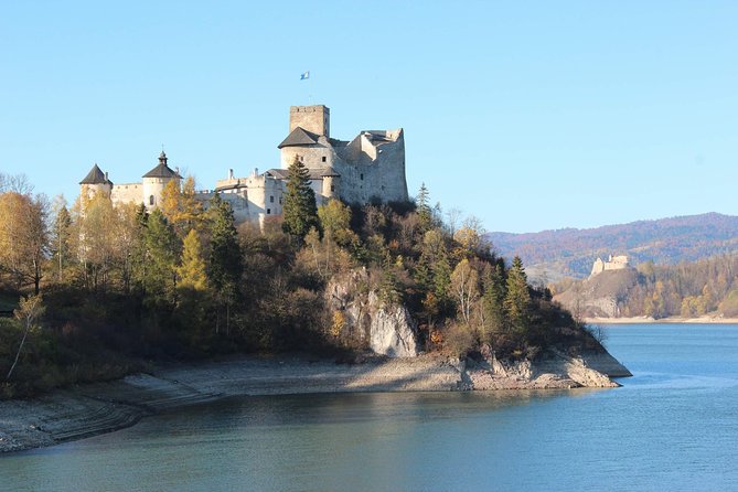 From Krakow: Dunajec River Rafting, Cable Car and Castle Niedzica - Day Tour - Niedzica Castle and its preserved rooms