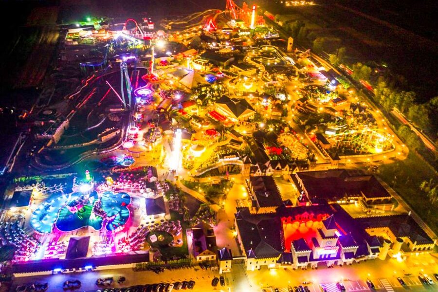 From Kraków: Energylandia Amusement Park Transfer and Entry - Food, drinks, and the lunch decision
