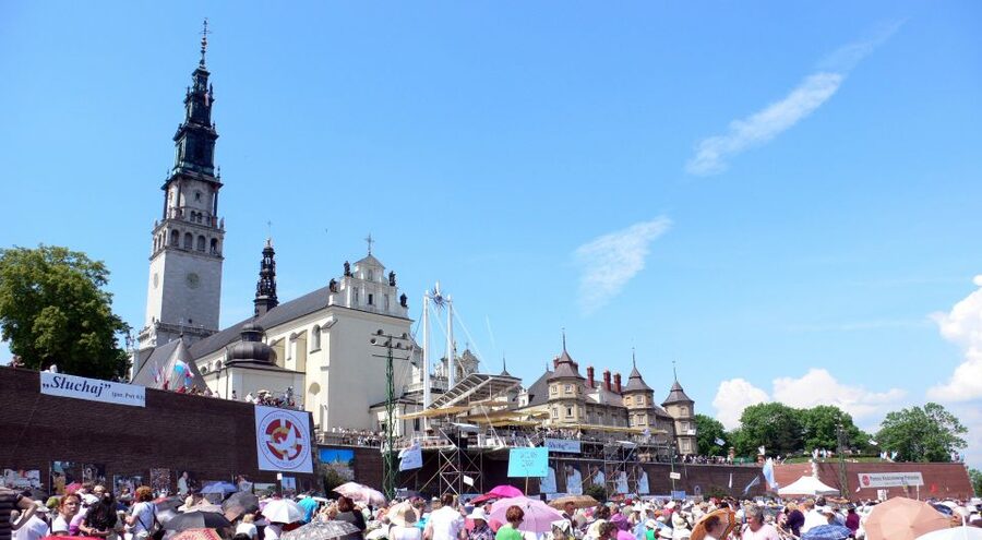From Krakow: Full-Day Wadowice & Czestochowa Tour - The longer route to Częstochowa