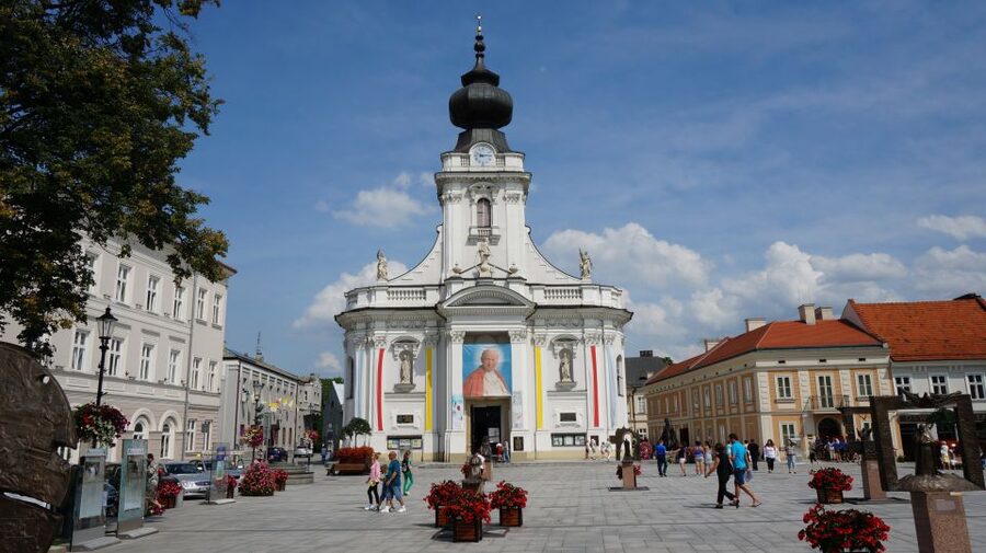 From Krakow: Full-Day Wadowice & Czestochowa Tour - Lunch before the return to Krakow
