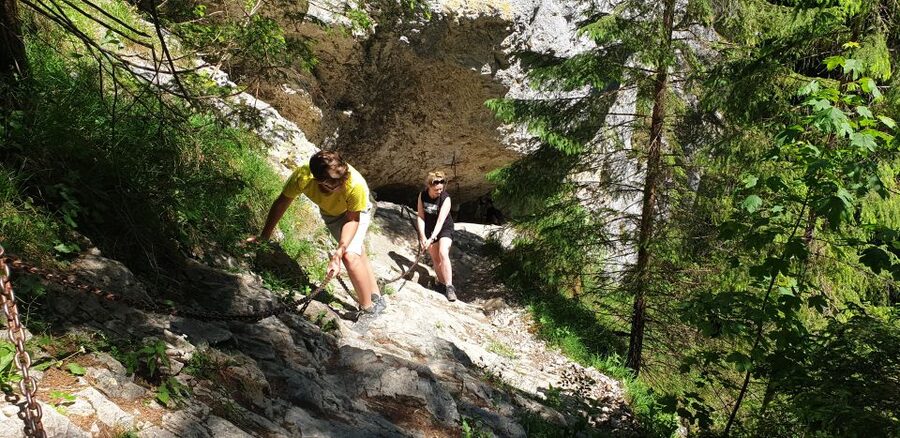 From Krakow: Hiking in the Tatra Mountains and Thermal baths - Who should book this experience