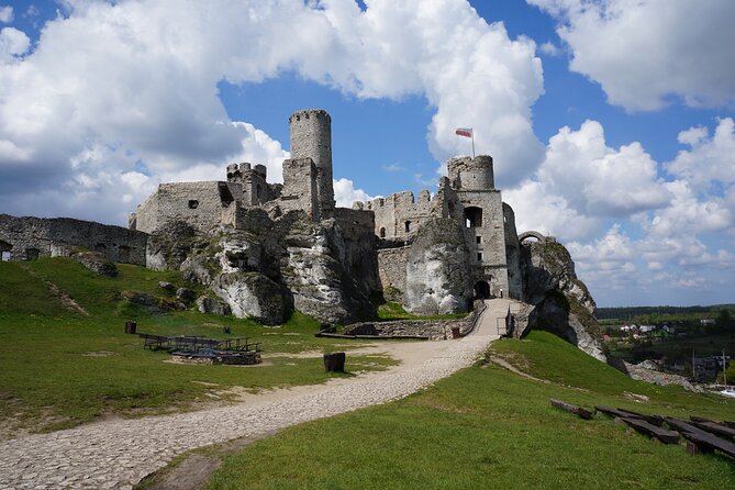 From Krakow: Ojcow National Park and Pieskowa Skala Castle - Cracovian Gate and the Club of Hercules