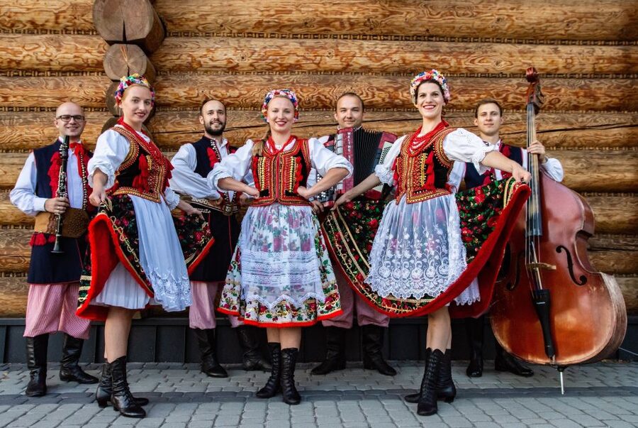 From Krakow: Polish Folk Show with All-You-Can-Eat Dinner - The three-course Polish dinner