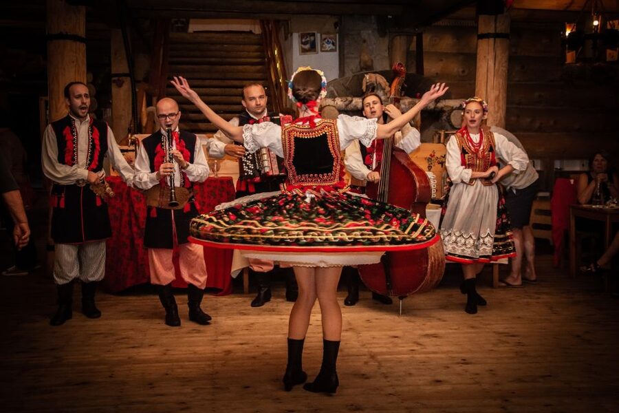 From Krakow: Polish Folk Show with All-You-Can-Eat Dinner - Who will enjoy this Polish folk evening?