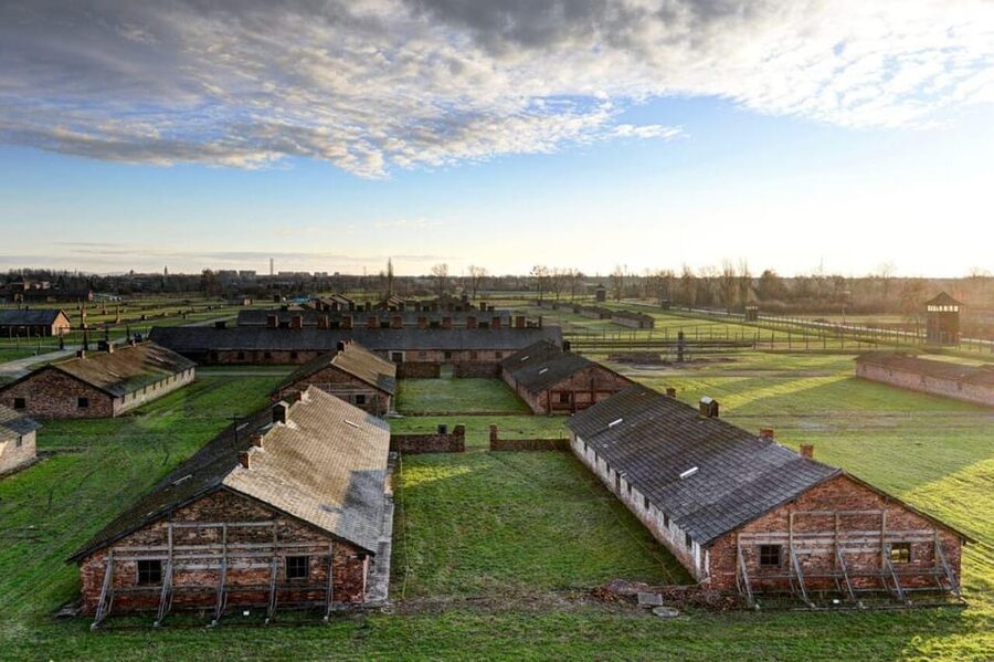 From Krakow: Roundtrip Transportation to Auschwitz Birkenau - Arriving at Auschwitz I
