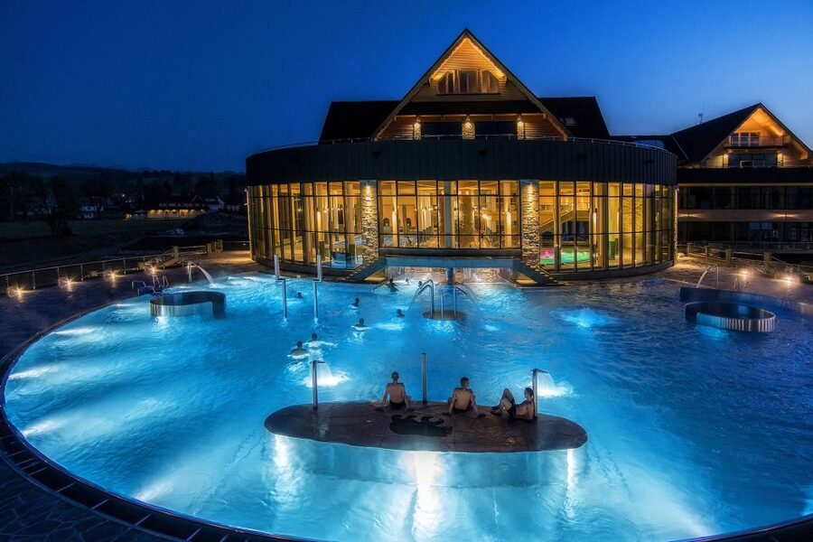 From Krakow: Slovakia Treetop Walk, Zakopane & Thermal Spa - Who should book this experience?