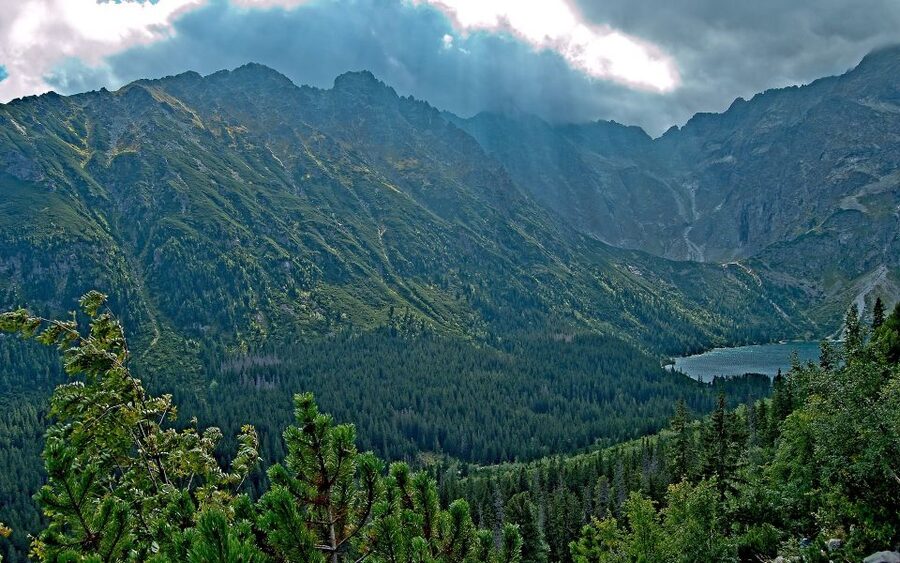 From Krakow: Tatra Mountains and Morskie Oko Hike - Why the private English guide matters