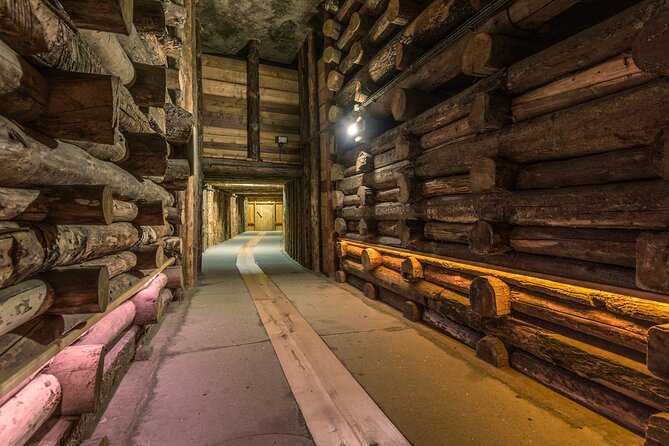 From Krakow: Wieliczka Salt Mine Full Live Guided Small Group Tour - How small is the group?