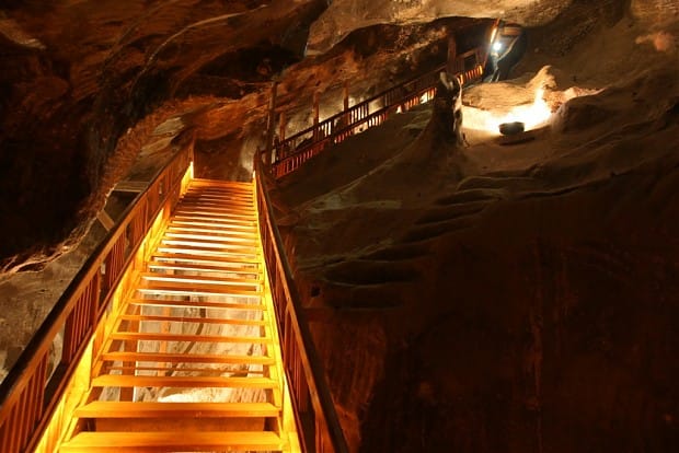 From Kraków: Wieliczka Salt Mine Guided Tour with Transport - The guide can shape the whole experience