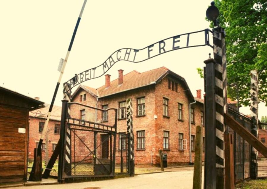 From Warsaw: Auschwitz-Birkenau Small Group Tour with Lunch - The road from Warsaw to Oświęcim
