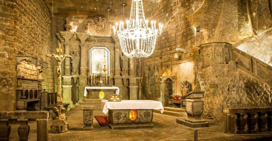 From Warsaw: Guided Tour to Wieliczka Salt Mine and Krakow - Meeting the driver at Krakow station