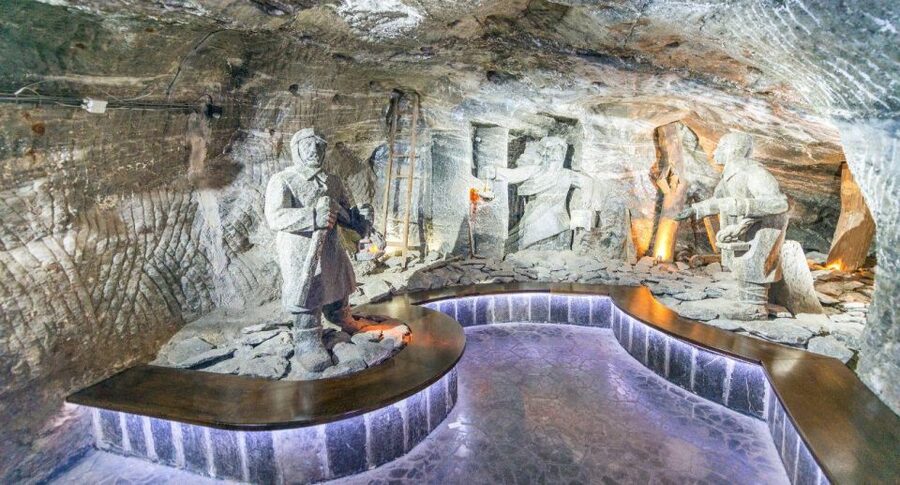 From Warsaw: Guided Tour to Wieliczka Salt Mine and Krakow - Entering the Wieliczka Salt Mine