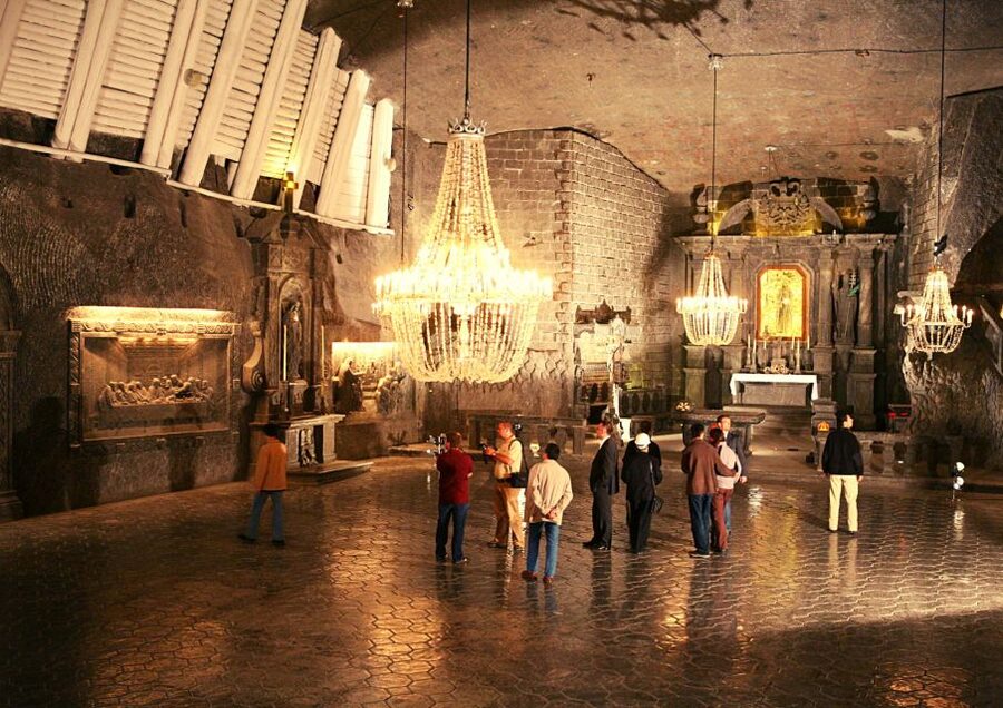 From Warsaw: Krakow & Wieliczka Small Group Tour with Lunch - What the $398 price really buys you