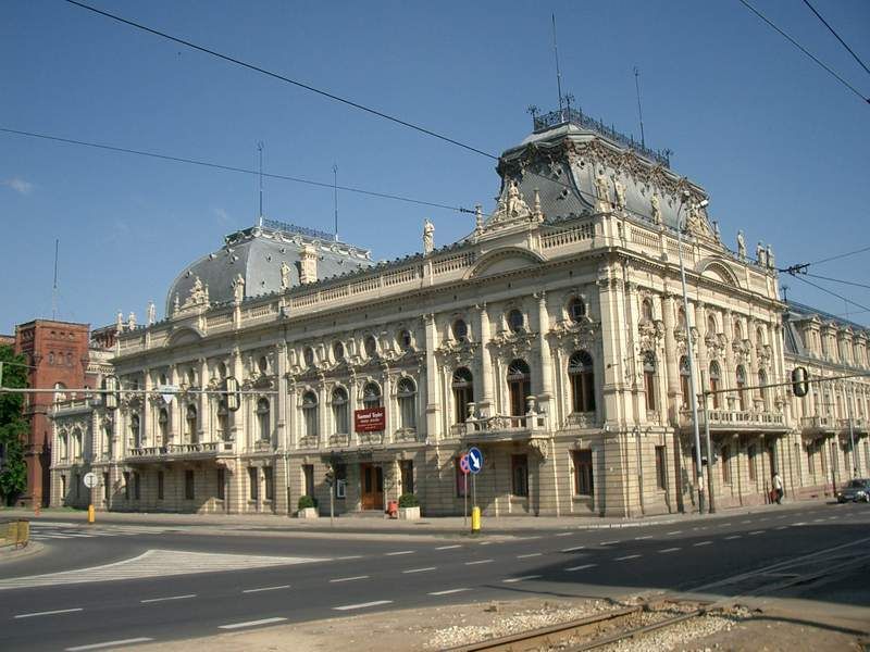 From Warsaw: Lodz Private Full-Day Tour - Księży Młyn and Łódź’s factory-town design