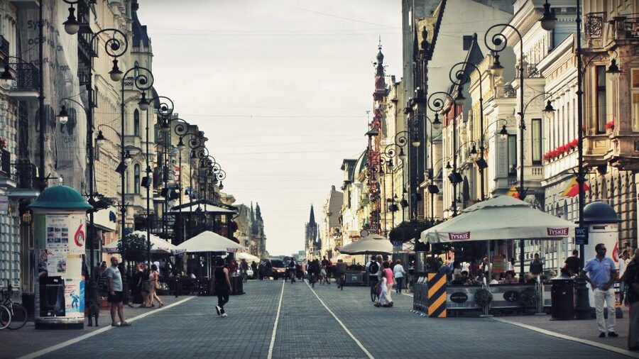 From Warsaw: Lodz Private Full-Day Tour - Murals that bring the old city into the present