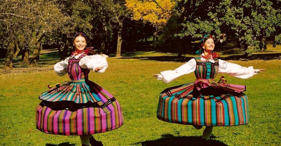 From Warsaw: Mazovian gardens & palaces full day tour - Lowicz folk art and the open-air museum