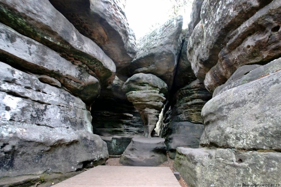 From Wroclaw: Full-Day Stolowe Mountains Trekking Tour - What the private format adds