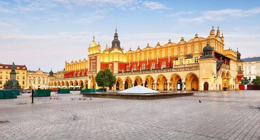 From Wroclaw: Guided Tour to Auschwitz-Birkenau and Krakow - Returning to Krakow for only two hours