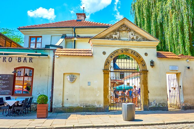 Full-Day Kazimierz, Schindler's Factory and Former Ghetto Tour - Starting among the synagogues of Kazimierz
