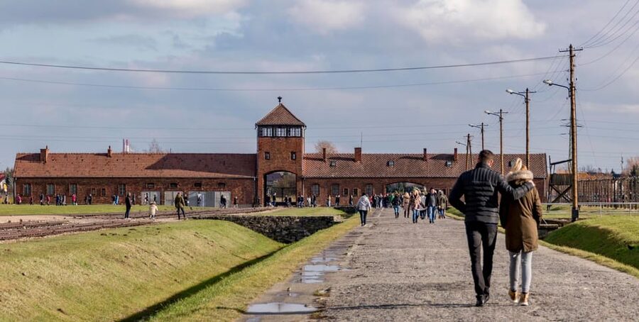 Full-Day Private Trip from Prague to Auschwitz - Birkenau - Leaving Prague Early for the Polish Border