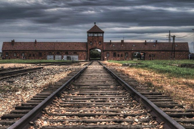 Full-Day Tour of Auschwitz and Wieliczka Salt Mine from Krakow - The short break between sites