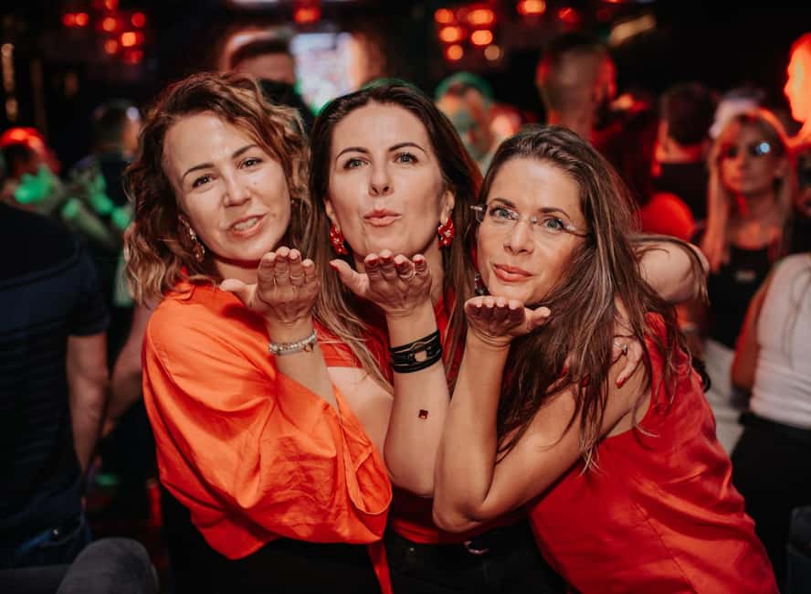 Fun explorers pub Crawl with 1 hour open bar and 3 VIP clubs - Key points to know before you book