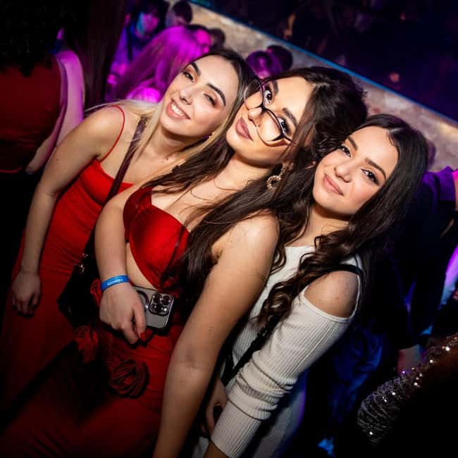 Fun explorers pub Crawl with 1 hour open bar and 3 VIP clubs - Practical ways to have a better evening