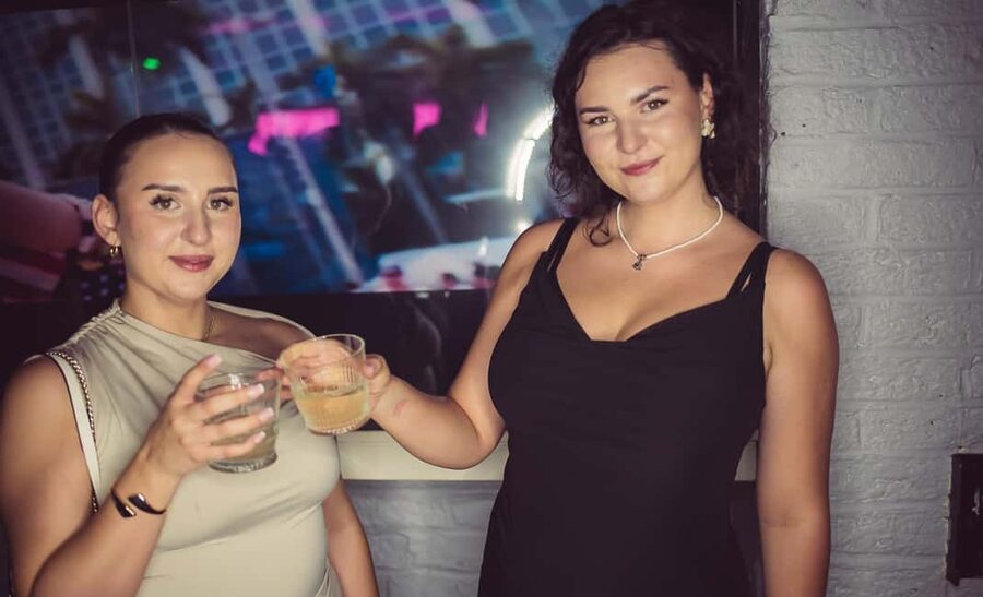 Fun explorers pub Crawl with 1 hour open bar and 3 VIP clubs - The first bar: introductions, shots, and drinking games