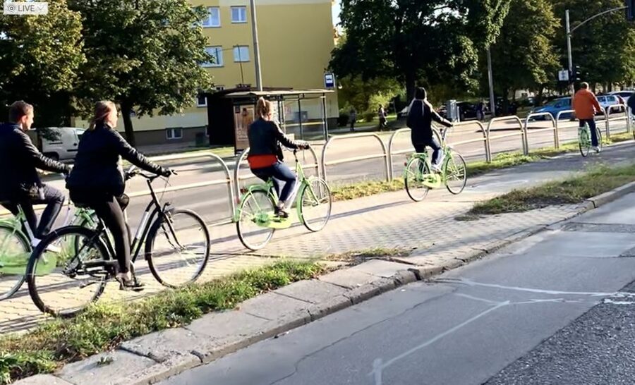 Gdansk: Basic Bike Tour - Moving from postcard Gdansk to the shipyards
