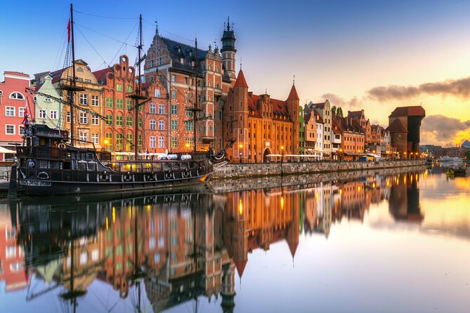 Gdansk by night - walking tour - Starting beneath Neptune at 6 pm