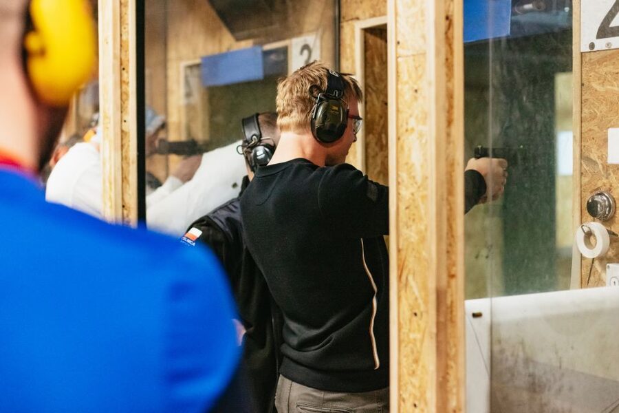 Gdańsk: Extreme Gun Shooting Experience with Transfers - Who should book this activity?