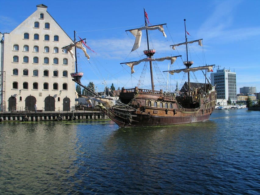 Gdansk: Guided Round-Trip Cruise to Westerplatte - Reaching Westerplatte without leaving the boat