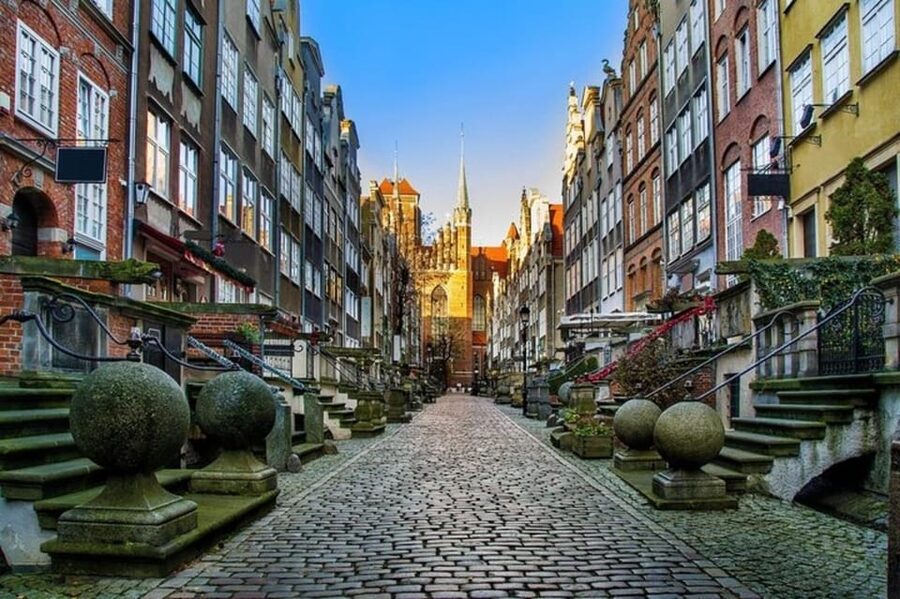 Gdansk : Highlights & Hidden gems Walking Tour - Mariacka Street and its old-town character