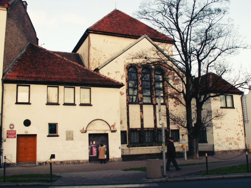 Gdansk: Jewish Heritage Guided Private Walking Tour - The Jewish cemetery’s original walls and graves