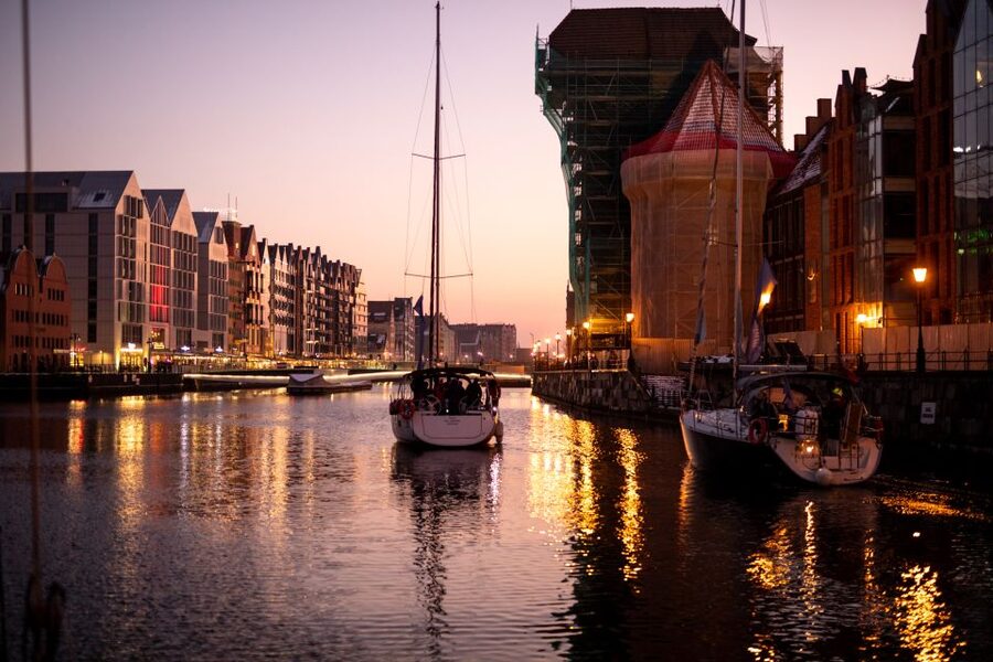 Gdańsk: Motlawa and Port yacht cruise with Welcome Drink - Who will enjoy this cruise most