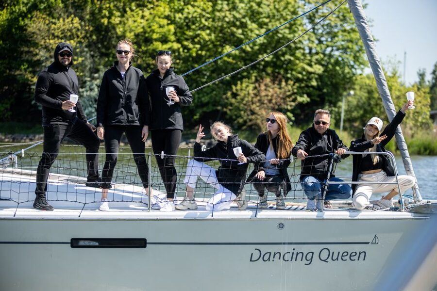 Gdańsk: Motlawa and Port yacht cruise with Welcome Drink - Seeing where Solidarity was born