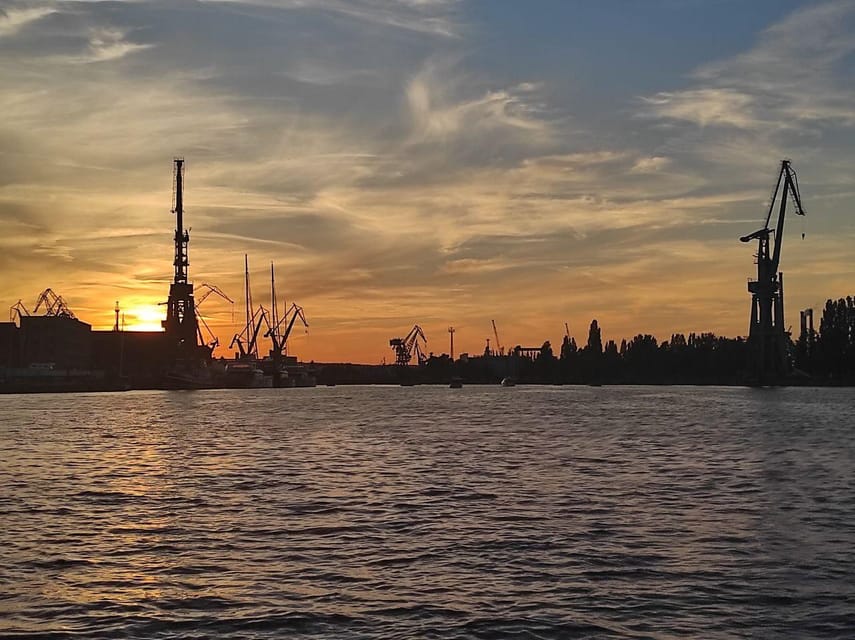 Gdańsk: Motława River Eco Cruise at Sunset with Prosecco - Passing Gdańsk’s old waterfront gates