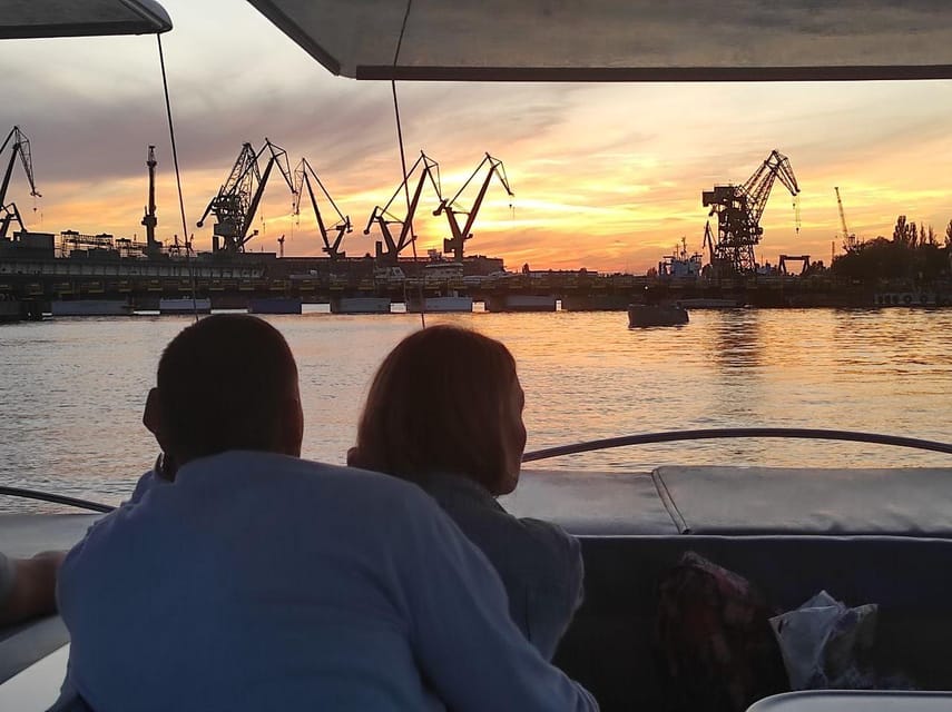 Gdańsk: Motława River Eco Cruise at Sunset with Prosecco - Prosecco, music, and the social side of the ride