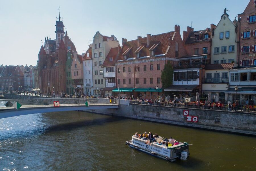 Gdańsk: Motlawa River Sightseeing Catamaran Cruise - Polish Hook, Ołowianka, and Granary Island