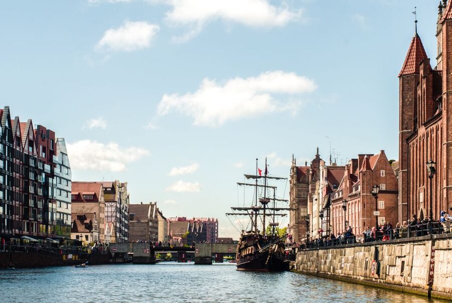 Gdańsk: Motlawa River Yacht Cruise - The Green Bridge and Gdańsk’s water gates