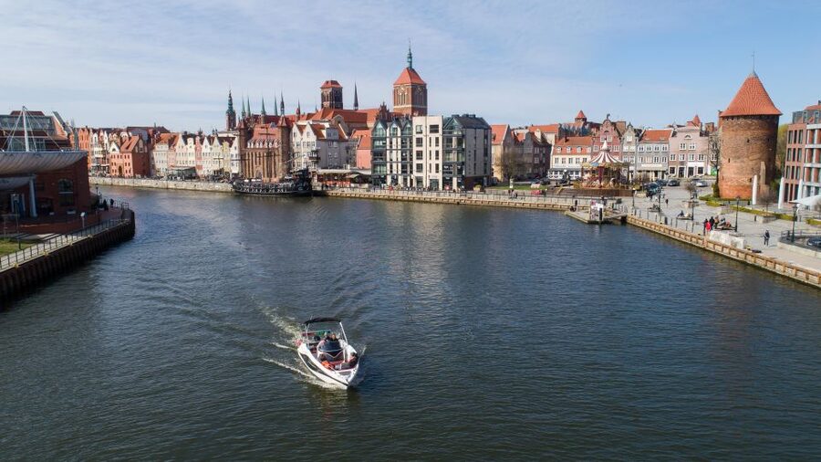 Gdańsk: Motlawa River Yacht Cruise - What the yacht adds to the experience