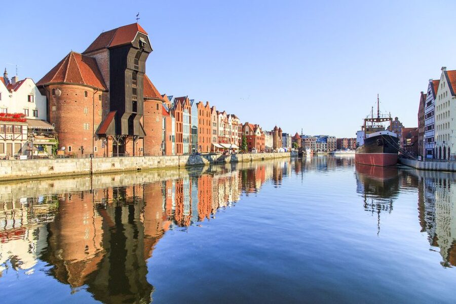 Gdańsk: Old Town Private Walking Tour with Legends and Facts - Green Gate and the Motława waterfront