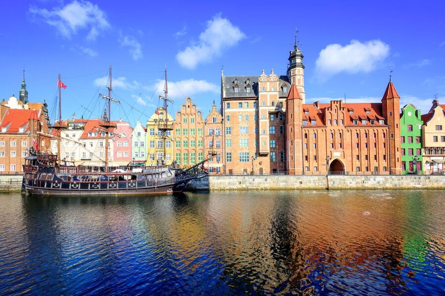 Gdańsk: Old Town Private Walking Tour with Legends and Facts - The three-hour route reaches the river islands