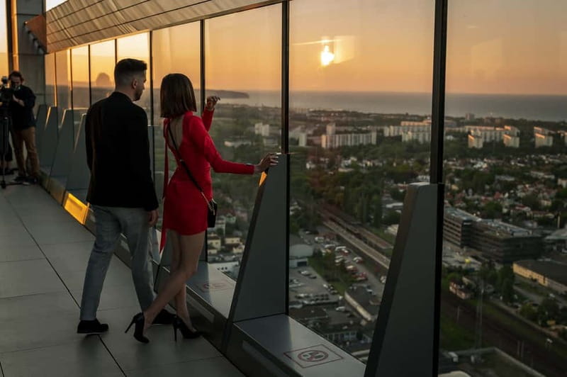 Gdańsk: Olivia Star Sky-High Views, Dinner, and Cocktails - Cocktails With a Full Tricity View