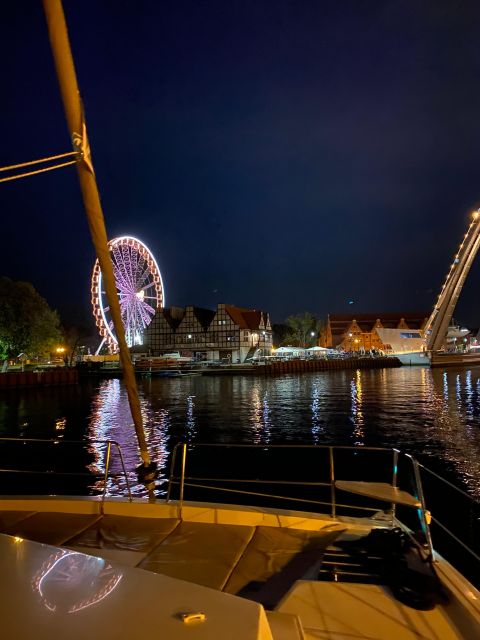 Gdansk: Scenic Evening Yacht Cruise with Welcome Drink - From the Footbridge to Gdańsk’s glowing waterfront