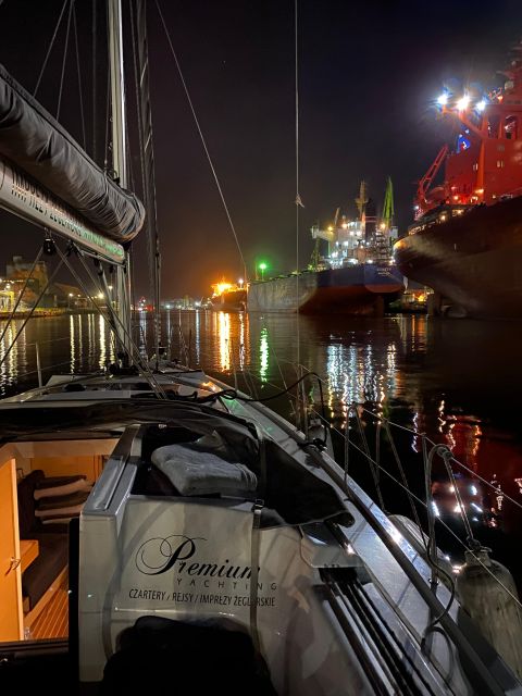 Gdansk: Scenic Evening Yacht Cruise with Welcome Drink - Remontowa Shipyard and the story of Solidarity