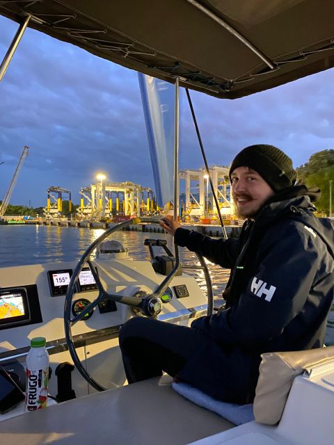 Gdansk: Scenic Evening Yacht Cruise with Welcome Drink - What the evening atmosphere is really like